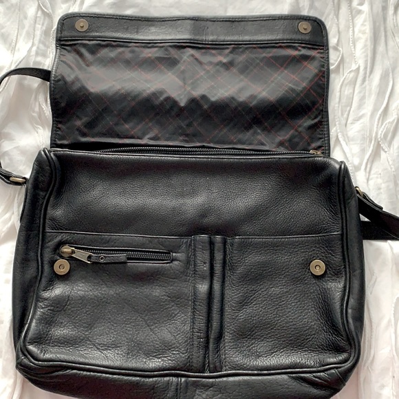 Queros Leather Briefcase - Picture 3 of 8